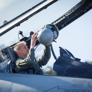 F 16 Solo Display Team Vrieske  4 3